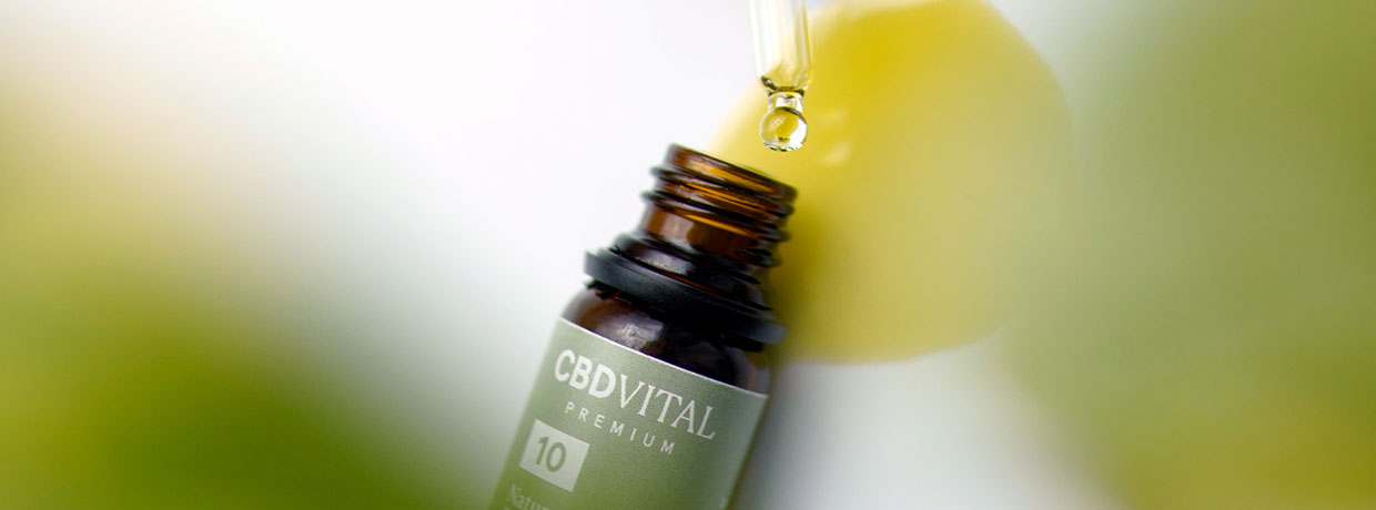 Die Farbe von CBD Öl: Warum manche dunkler und andere heller sind